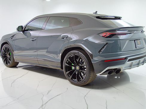 Used 2022 Lamborghini Urus AWD/4WD image 7