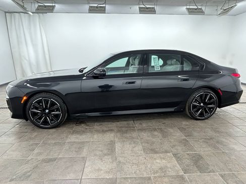 Used 2023 BMW 760i xDrive image 2