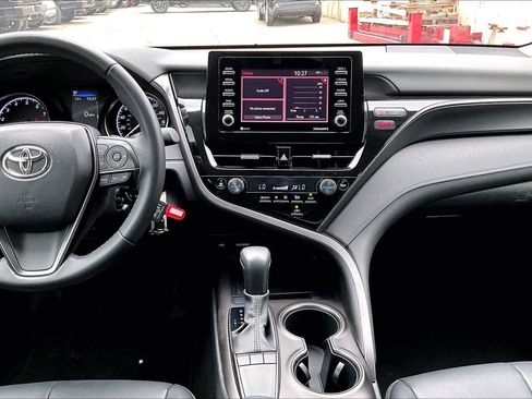 Used 2023 Toyota Camry SE image 8