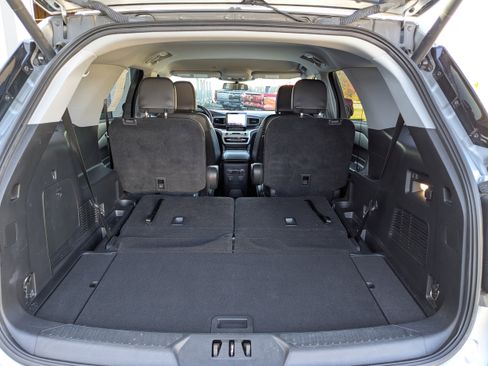 Used 2022 Ford Explorer XLT w/ Equipment Group 202A image 11