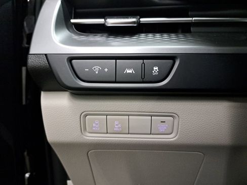 Used 2024 Kia Carnival LX image 31