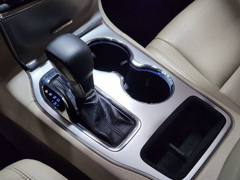 Used 2019 Jeep Grand Cherokee Limited image 40