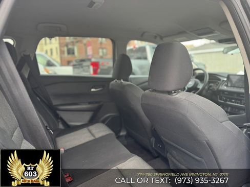 Used 2024 Nissan Rogue SV image 13