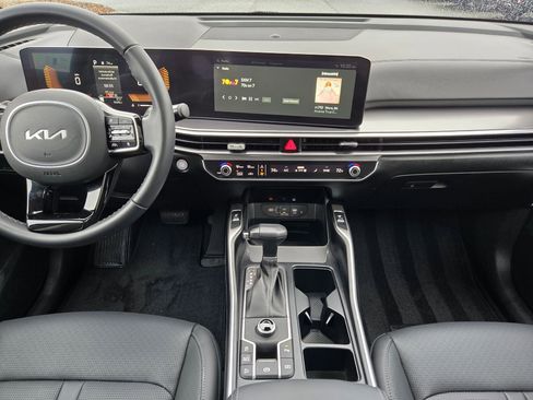 Certified 2025 Kia Sorento S w/ Panoramic Sunroof Package image 12