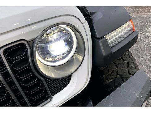 Certified 2025 Jeep Gladiator Mojave w/ Safety Group image 32