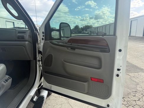 Used 2006 Ford F350 Lariat image 68