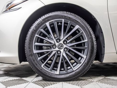Used 2022 Lexus ES 300h w/ Premium Package FWD image 39