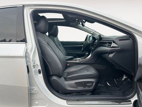 Used 2022 Toyota Camry XSE w/ Navigation Package image 10