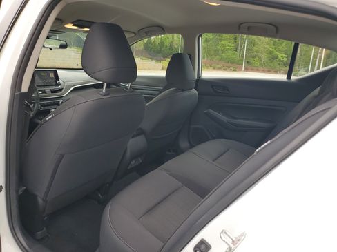 Used 2025 Nissan Altima 2.5 SV image 10