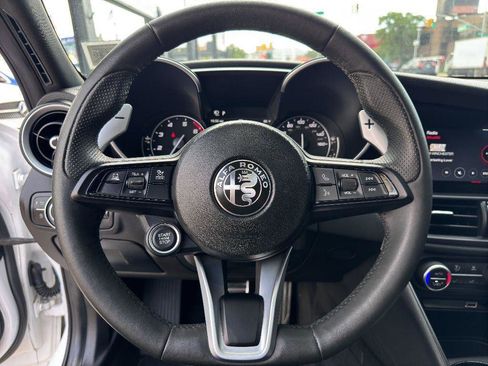 Used 2023 Alfa Romeo Giulia Veloce image 16