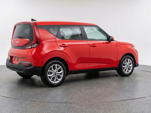 Used 2025 Kia Soul LX w/ LX Technology Package FWD image 9
