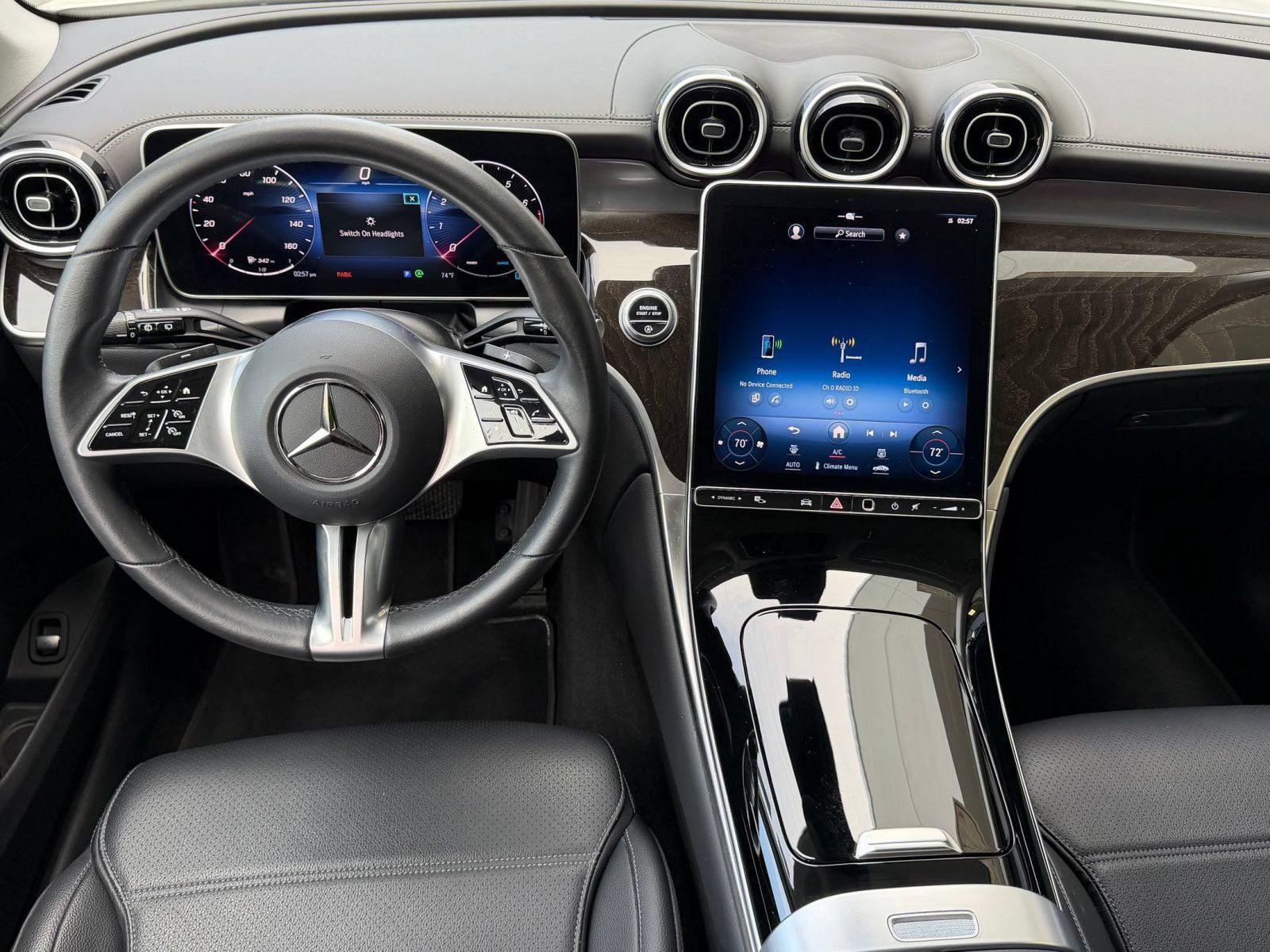 Used 2024 Mercedes-Benz GLC 300 4MATIC image 29