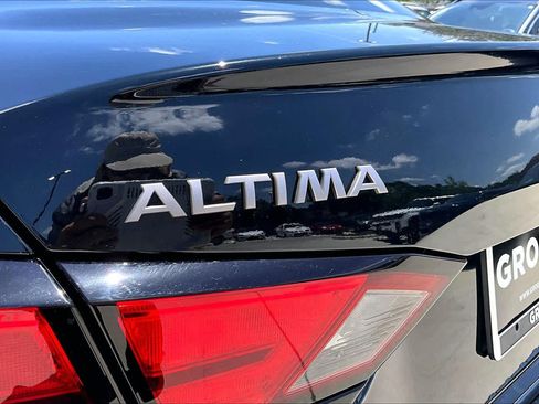 Used 2023 Nissan Altima 2.5 SR FWD image 30