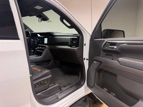 Used 2023 GMC Sierra 1500 AT4 w/ AT4 Preferred Package AWD/4WD image 17