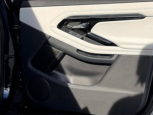 Used 2022 Land Rover Range Rover Evoque SE image 23