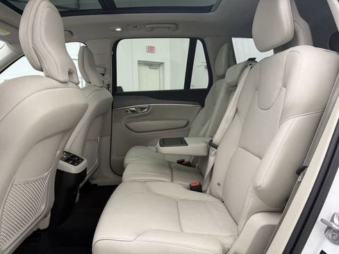Used 2023 Volvo XC90 B6 Plus image 21