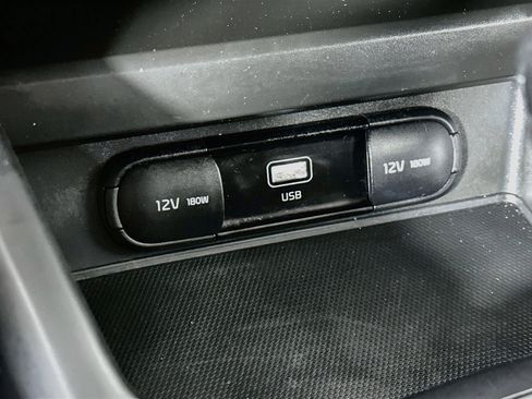 Used 2025 Kia Soul LX w/ LX Technology Package FWD image 25