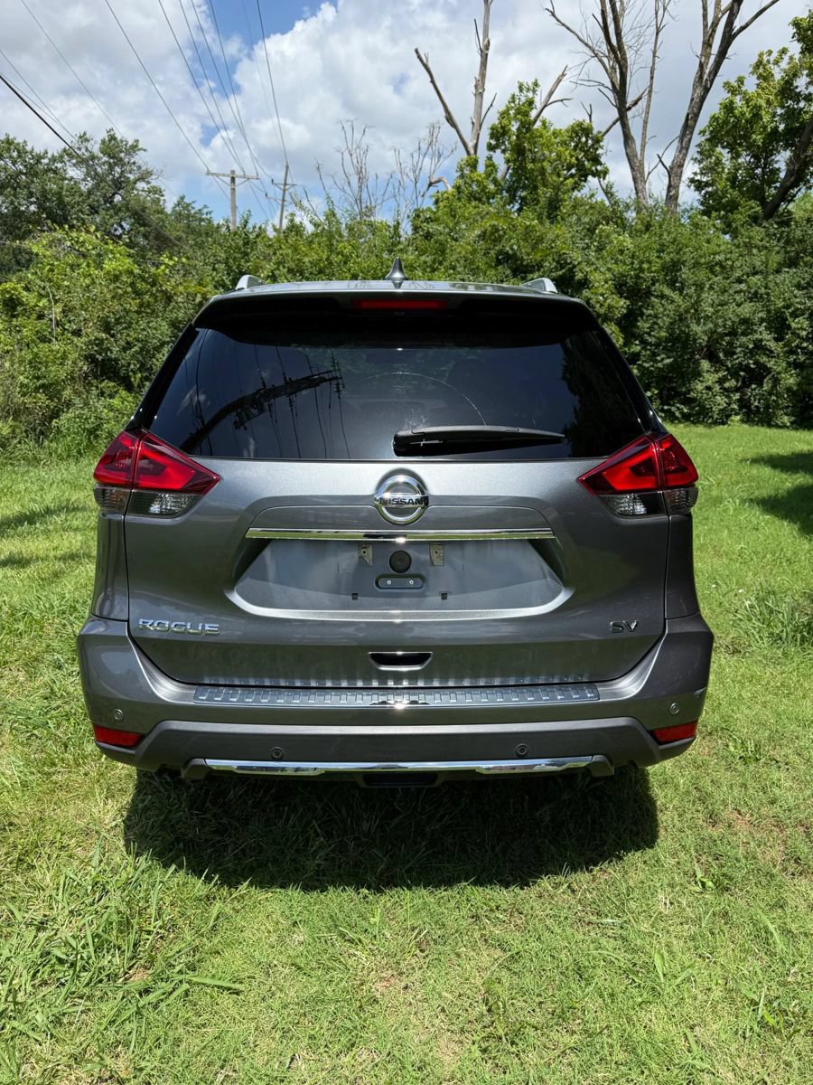 Used 2020 Nissan Rogue SV FWD image 3