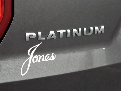 Used 2016 Ford Explorer Platinum image 39