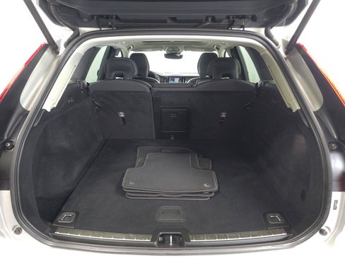 Used 2023 Volvo XC60 B5 Plus AWD/4WD image 11