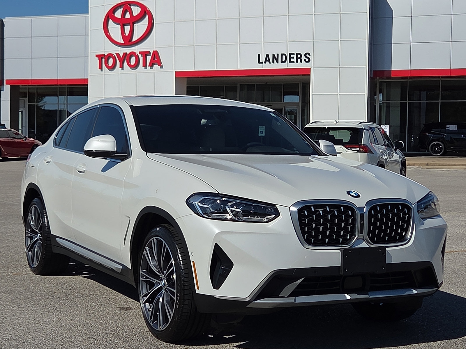 Used 2025 BMW X4 xDrive30i w/ Premium Package AWD/4WD image 1