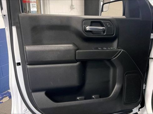 Used 2023 Chevrolet Silverado 1500 Custom AWD/4WD image 9
