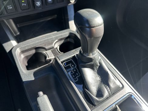 Used 2018 Toyota Tacoma TRD Sport image 30