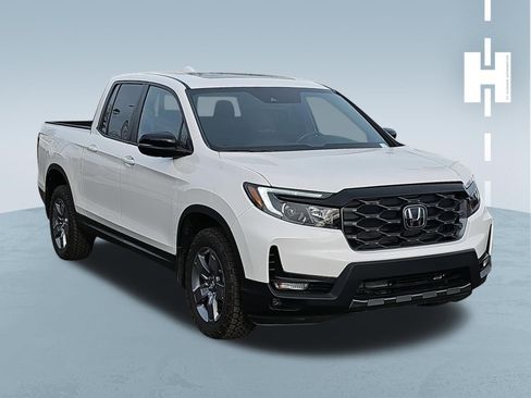 Used 2025 Honda Ridgeline TrailSport image 1