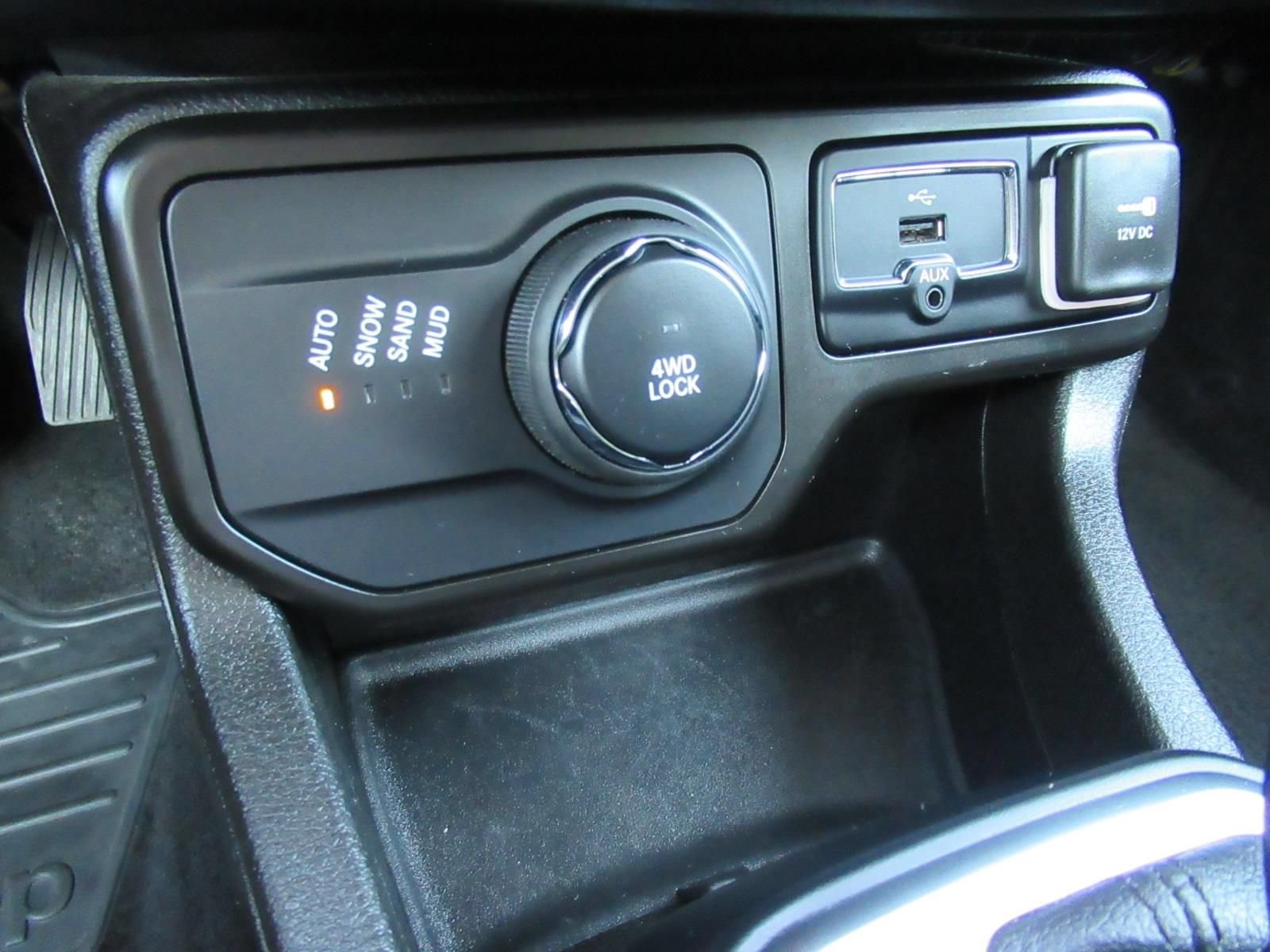 Certified 2023 Jeep Renegade Latitude AWD/4WD image 29