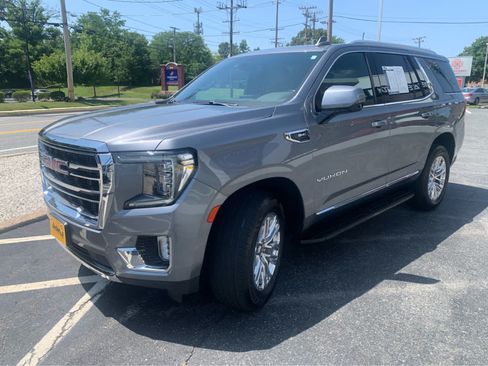 Used 2022 GMC Yukon SLT w/ SLT Premium Package AWD/4WD image 3