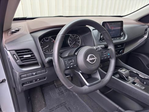 Used 2023 Nissan Rogue SV w/ SV Premium B Package FWD image 13