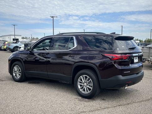 Used 2023 Chevrolet Traverse LT FWD image 4