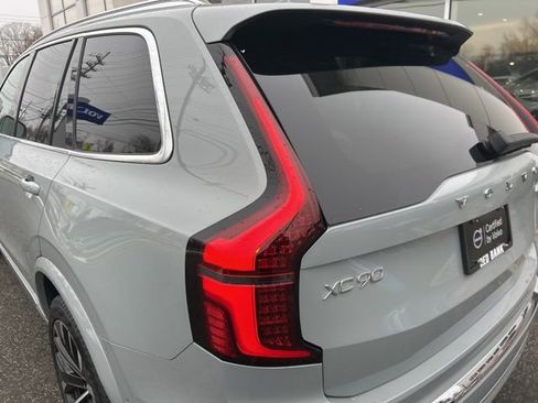 Used 2025 Volvo XC90 B5 Plus image 11