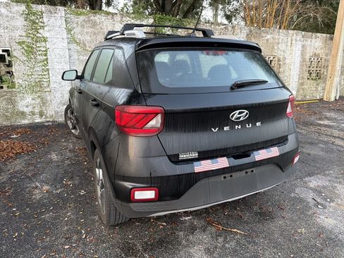Used 2024 Hyundai Venue SEL FWD image 5