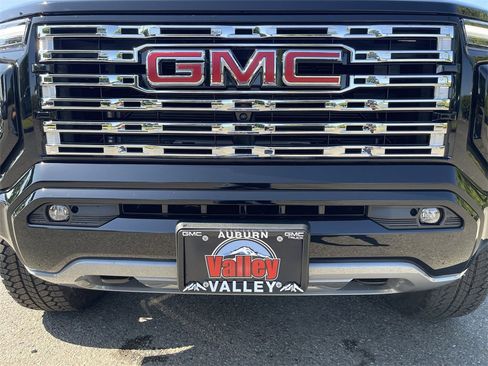 New 2025 GMC Canyon Denali w/ LPO, Denali Black Edition image 32