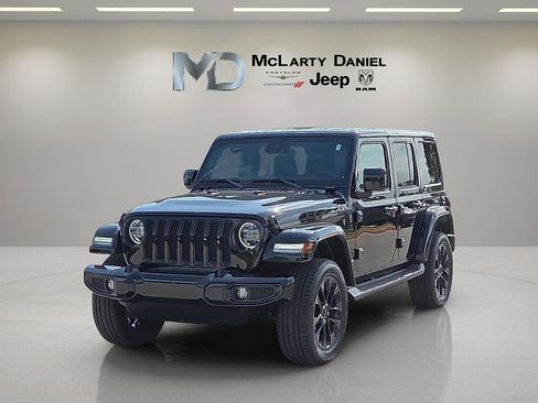 Used 2021 Jeep Wrangler Unlimited Sahara AWD/4WD image 2