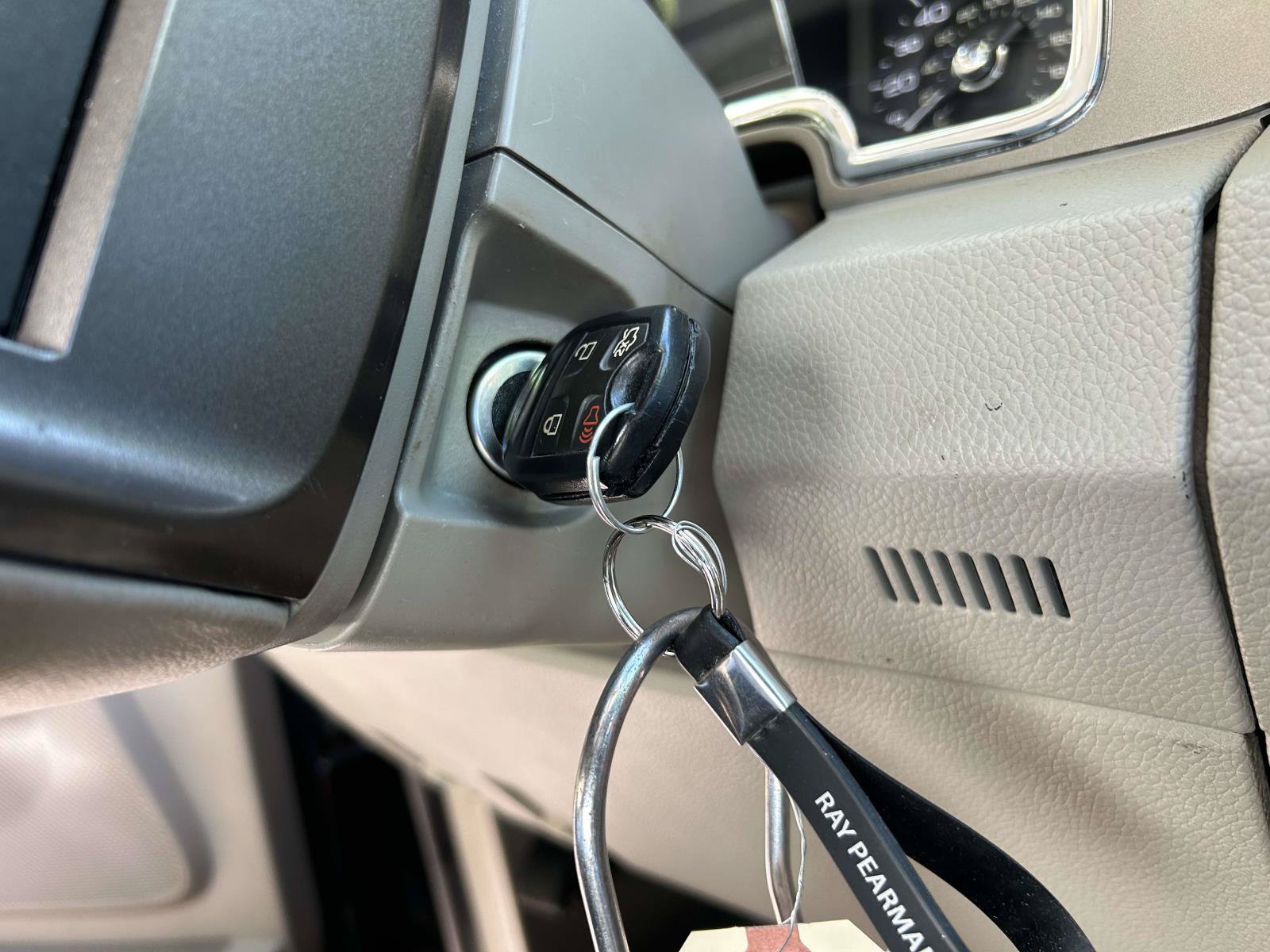 Used 2014 Lincoln Navigator 2WD image 29