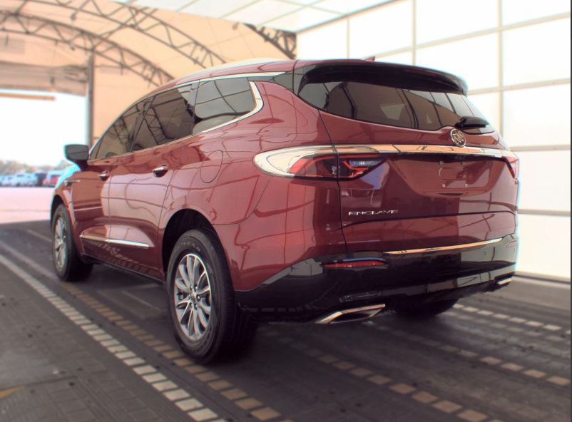 Used 2024 Buick Enclave Essence w/ Technology Package FWD image 4