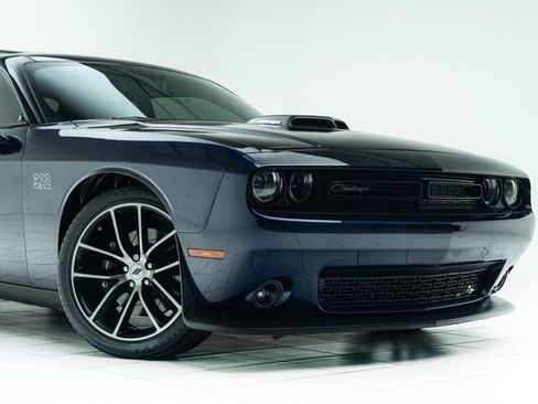 Used 2017 Dodge Challenger R/T Scat Pack RWD image 4