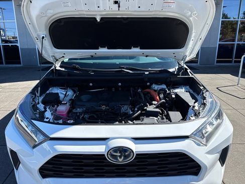 Used 2019 Toyota RAV4 LE w/ Carpet Mat Package AWD/4WD image 3