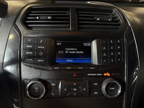 Used 2018 Ford Explorer XLT FWD image 14