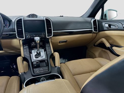 Used 2018 Porsche Cayenne Platinum Edition AWD/4WD image 26