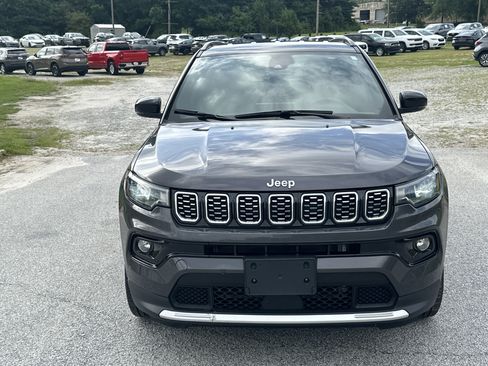 Used 2024 Jeep Compass Limited AWD/4WD image 2