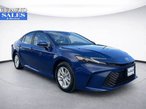 Used 2025 Toyota Camry LE image 1