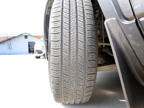 Used 2016 Jeep Cherokee Latitude w/ Comfort & Sound Group image 25