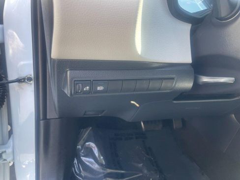 Used 2021 Toyota Corolla LE FWD image 15