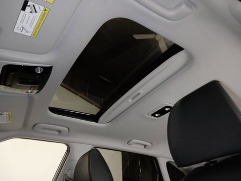 Used 2024 Kia Seltos SX w/ SX Sunroof Package image 13