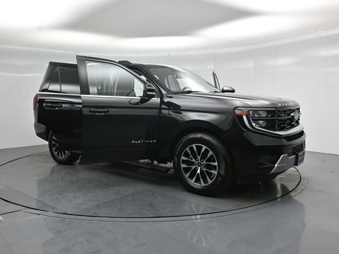 Certified 2025 Ford Expedition Platinum image 32