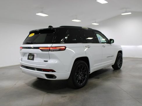 Used 2024 Jeep Grand Cherokee Summit AWD/4WD image 13