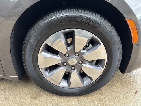 Used 2018 Chrysler Pacifica Limited w/ Advanced Safetytec Group image 12